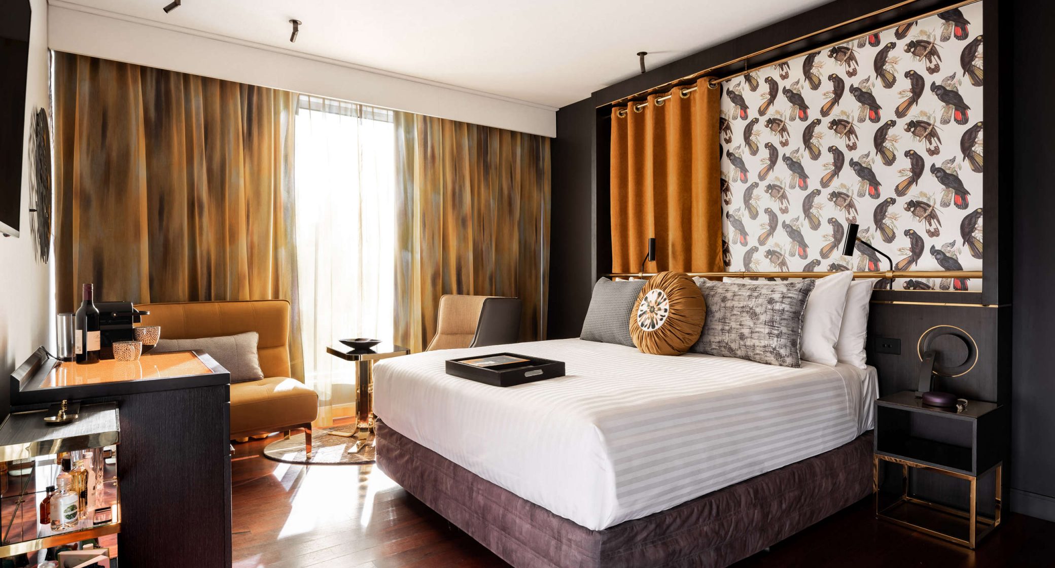 QT Perth - QT King - Bed and Window